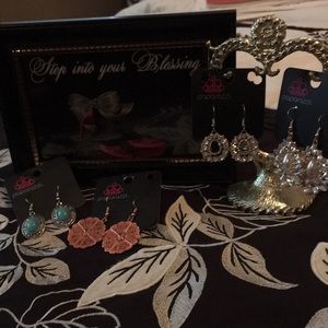 4 pair of a variety of Paparazzi earrings